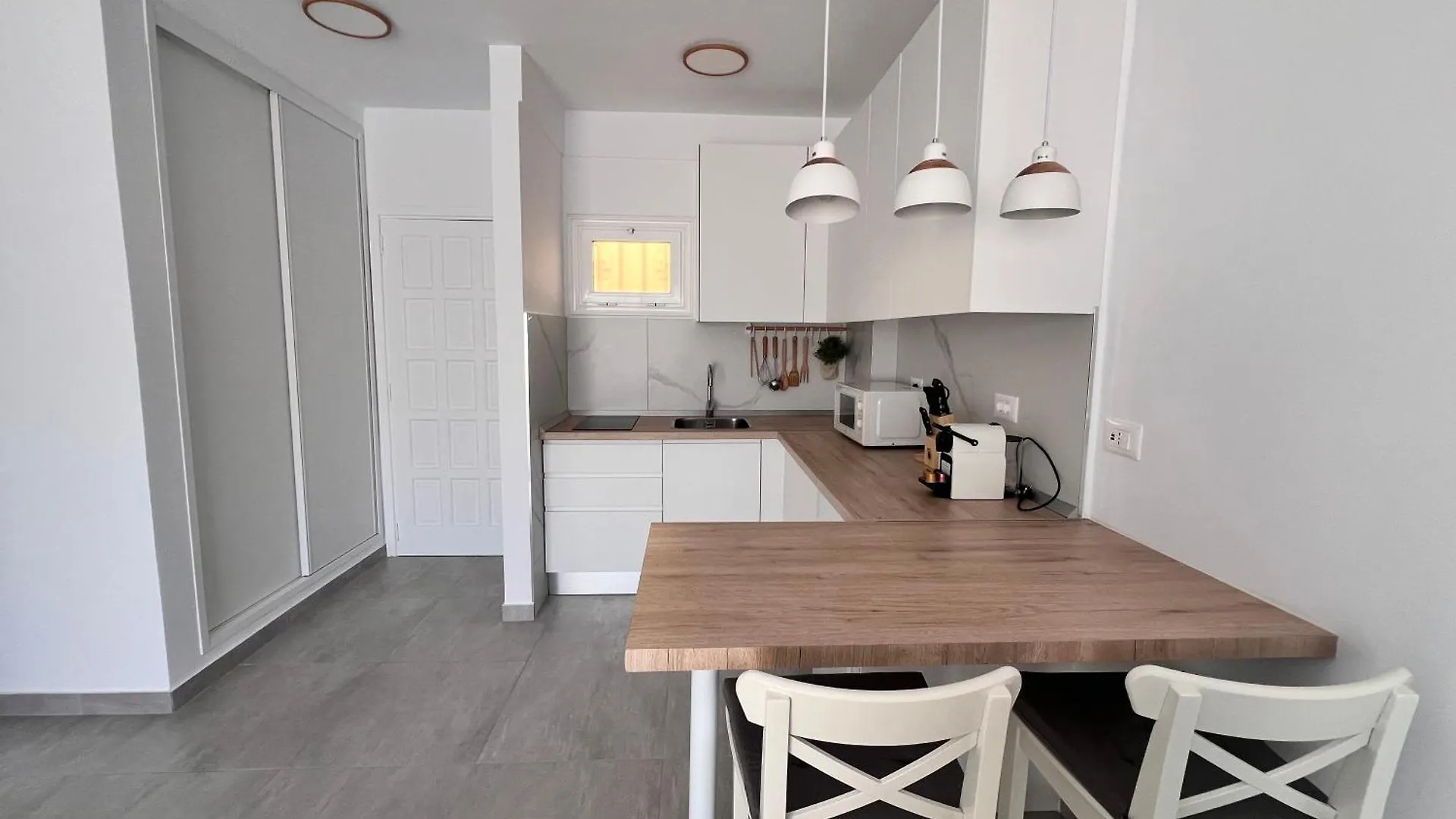 Seaview And Sunset Modern Apartment Arona  Španělsko
