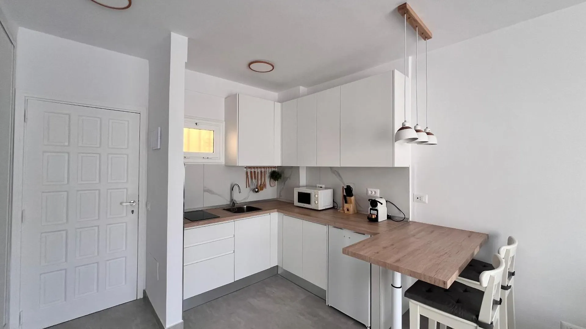 Seaview And Sunset Modern Apartment Arona